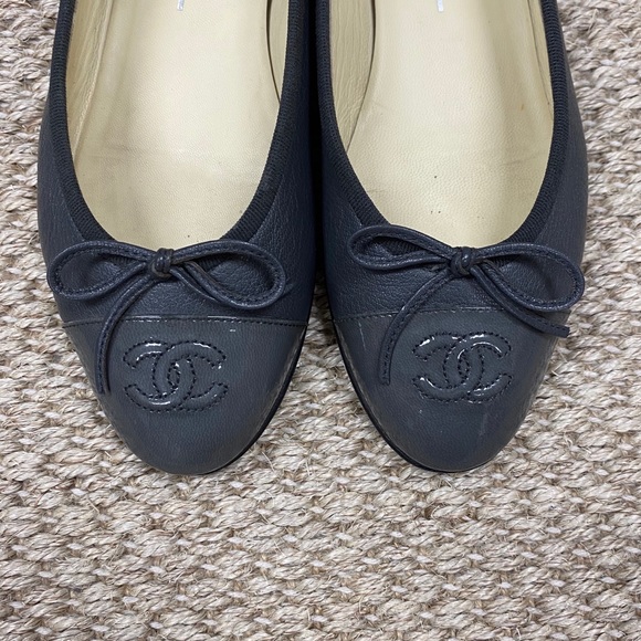 Authentic Chanel grey ballet flats 37.5 - Picture 2 of 12